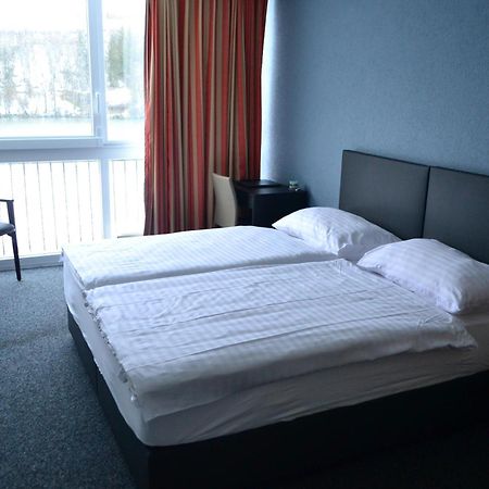 Hotel Les Rives Du Doubs Les Brenets Bagian luar foto