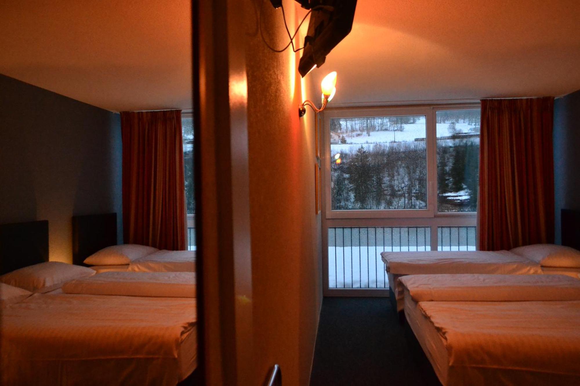 Hotel Les Rives Du Doubs Les Brenets Bagian luar foto