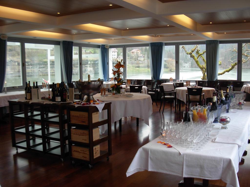 Hotel Les Rives Du Doubs Les Brenets Bagian luar foto
