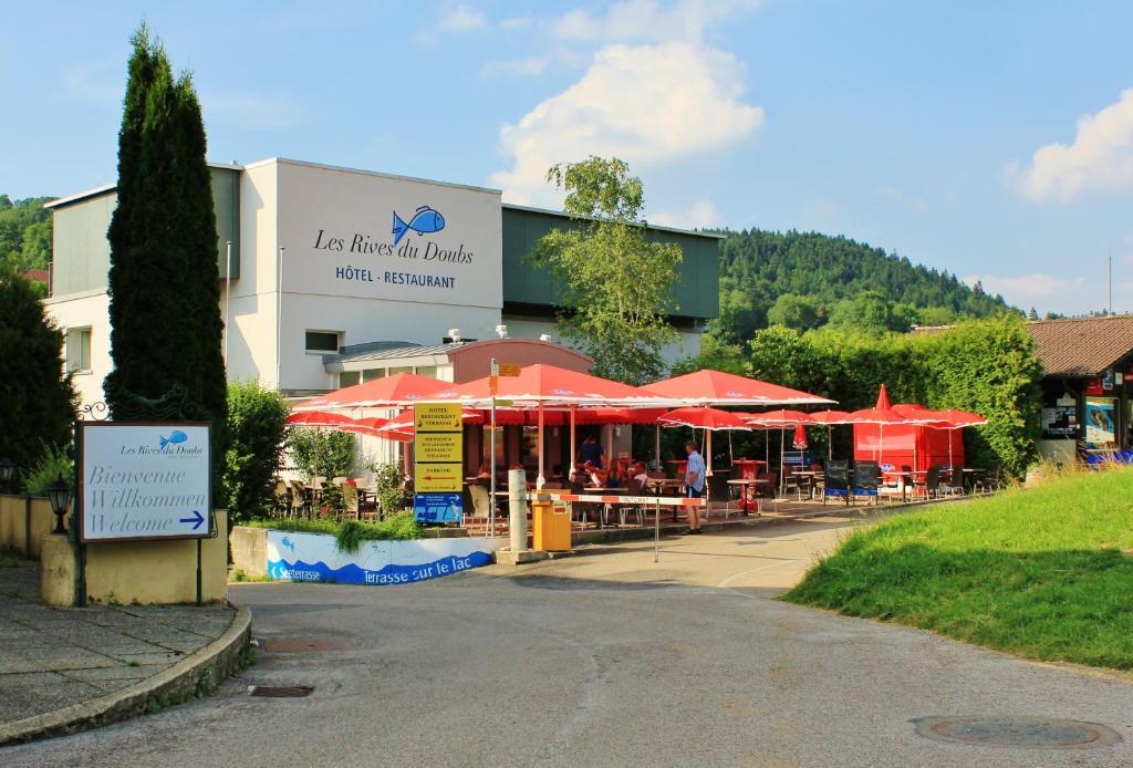 Hotel Les Rives Du Doubs Les Brenets Bagian luar foto