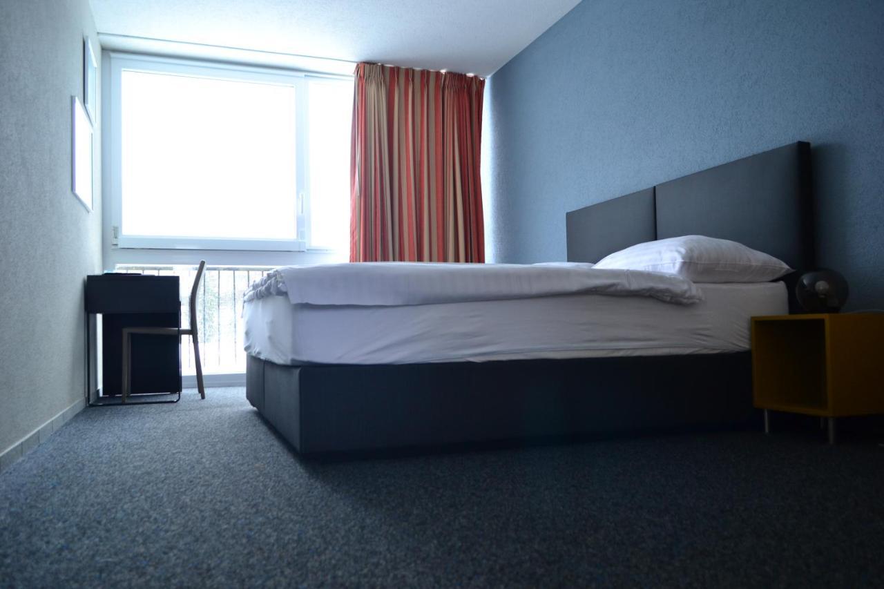 Hotel Les Rives Du Doubs Les Brenets Bagian luar foto