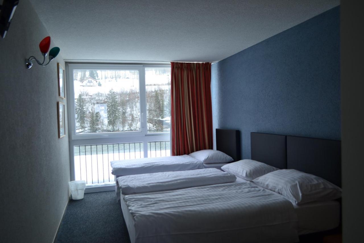 Hotel Les Rives Du Doubs Les Brenets Bagian luar foto