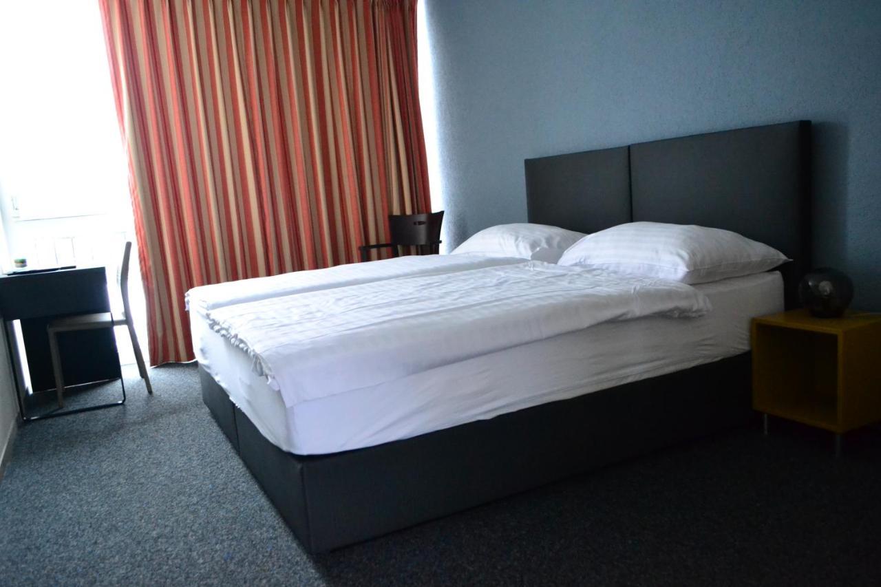 Hotel Les Rives Du Doubs Les Brenets Bagian luar foto