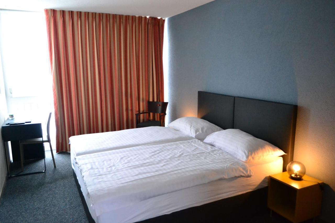 Hotel Les Rives Du Doubs Les Brenets Bagian luar foto