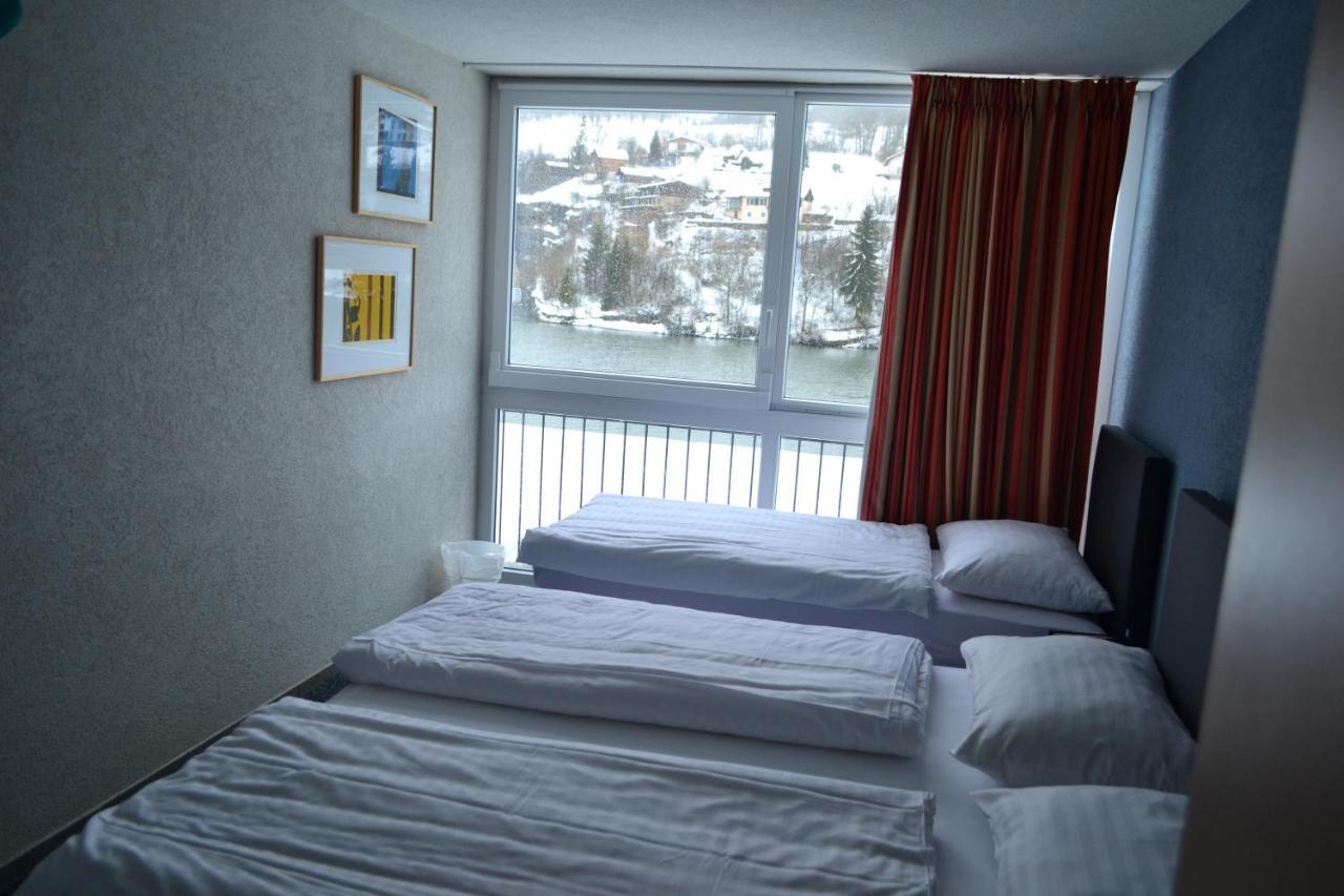 Hotel Les Rives Du Doubs Les Brenets Bagian luar foto