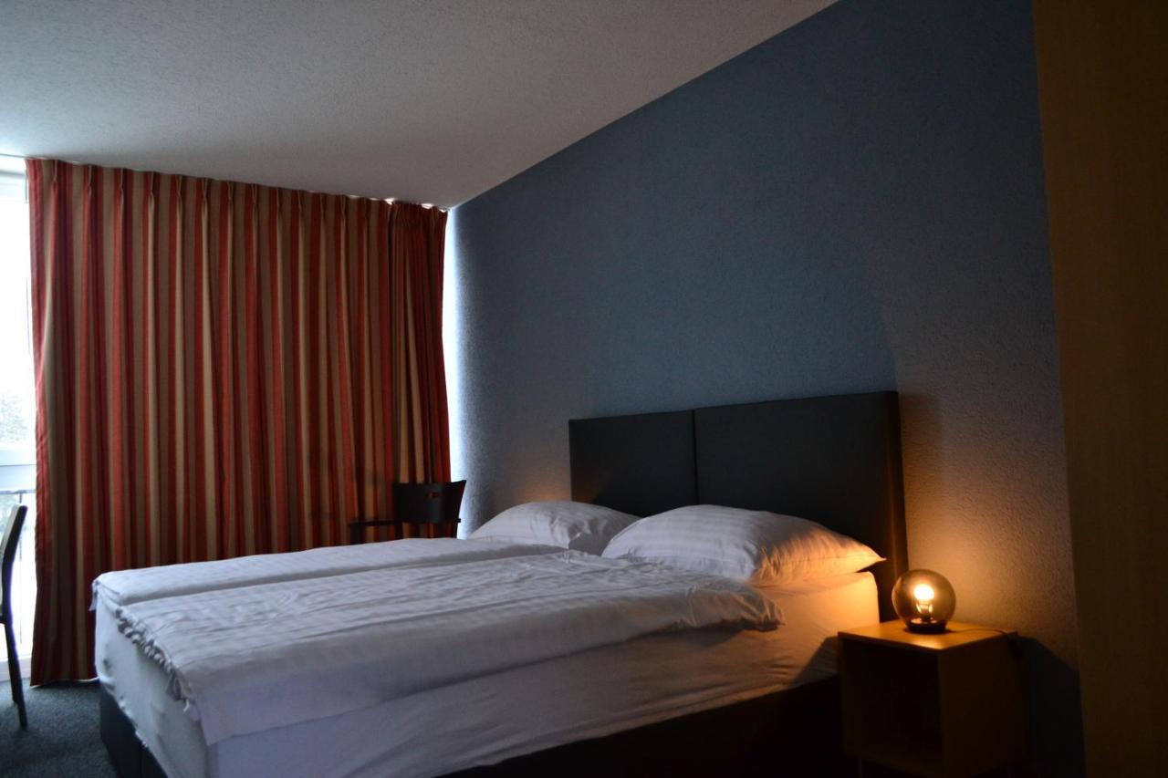 Hotel Les Rives Du Doubs Les Brenets Bagian luar foto