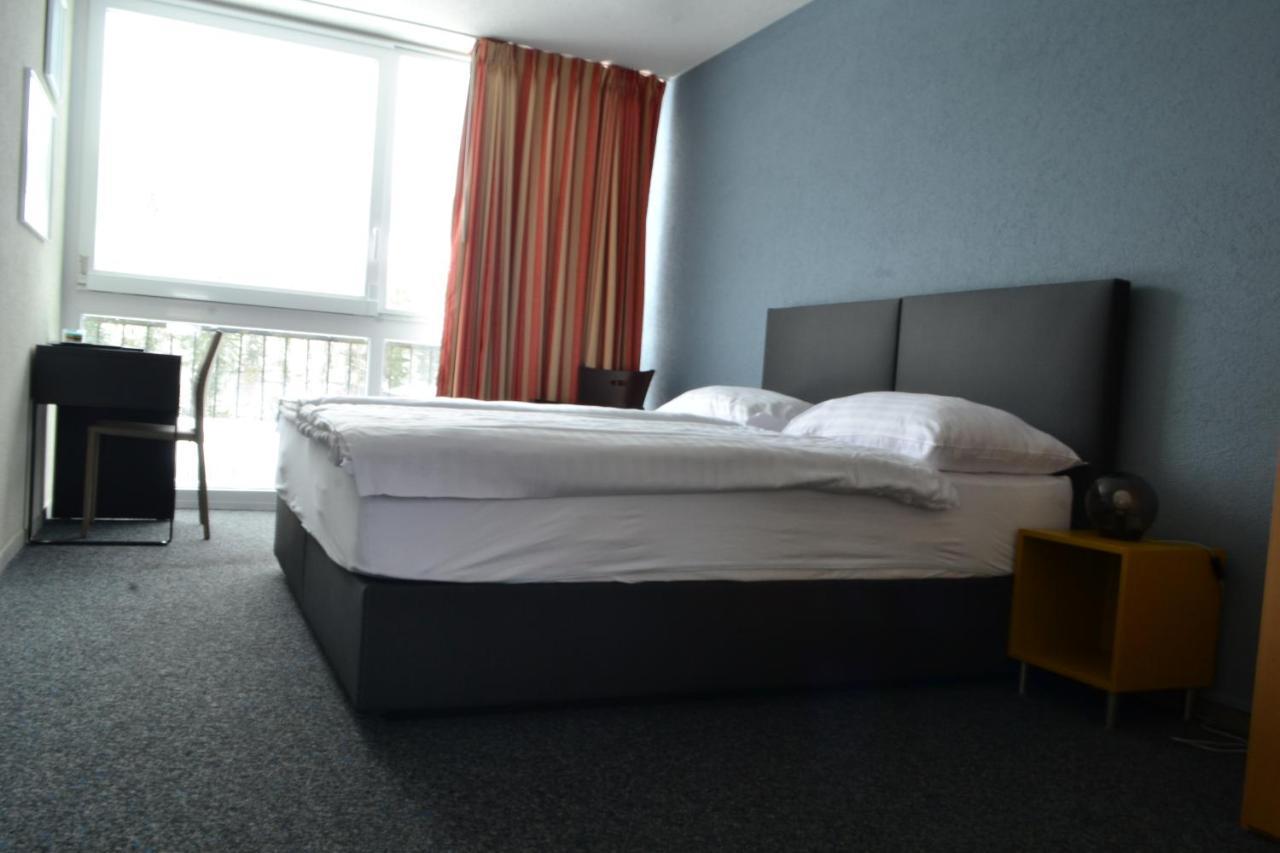 Hotel Les Rives Du Doubs Les Brenets Bagian luar foto