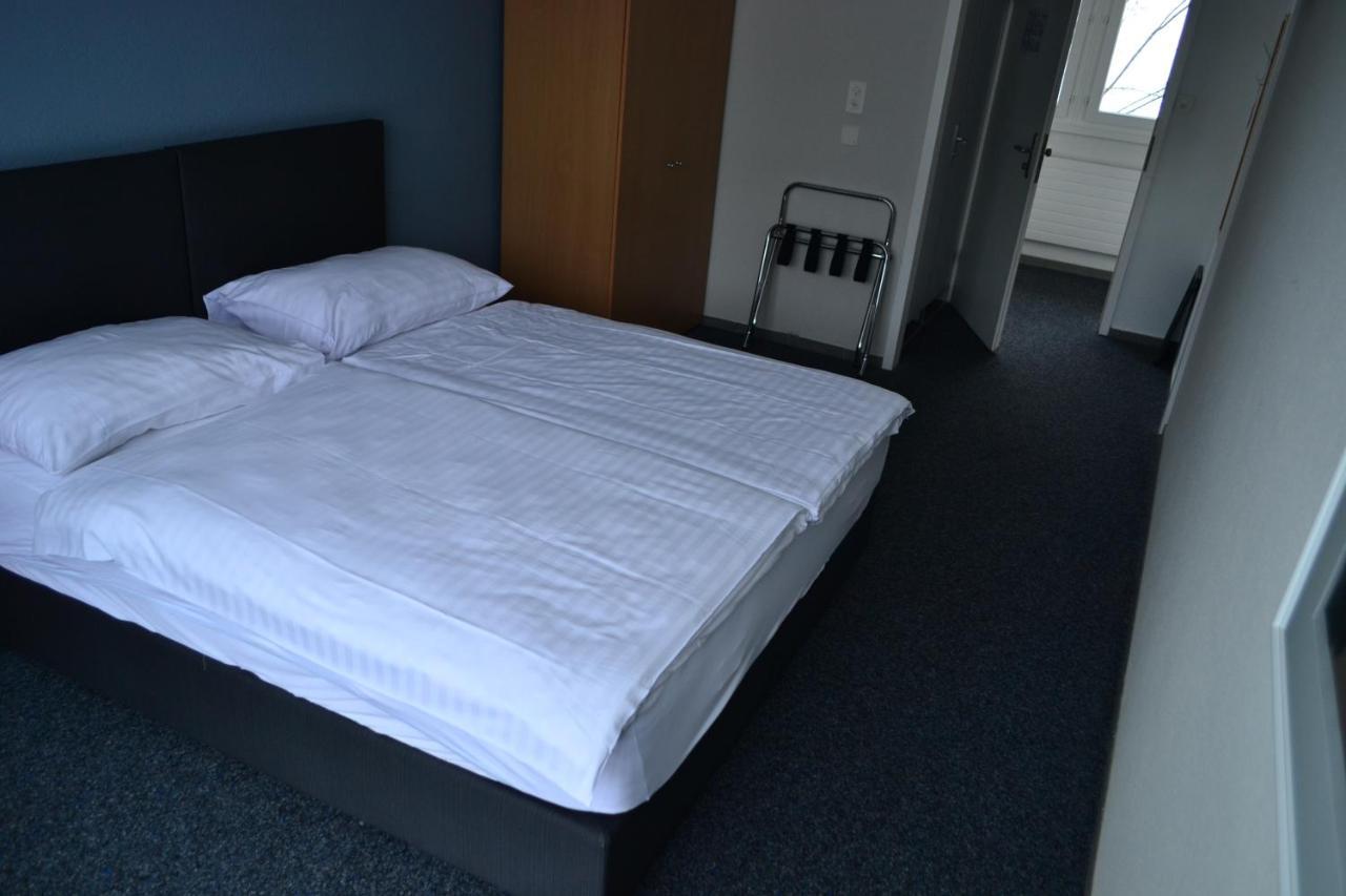 Hotel Les Rives Du Doubs Les Brenets Bagian luar foto