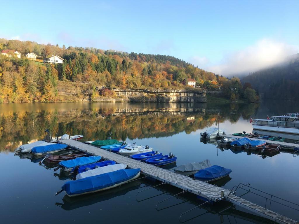 Hotel Les Rives Du Doubs Les Brenets Bagian luar foto